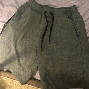 Men’s active shorts size small